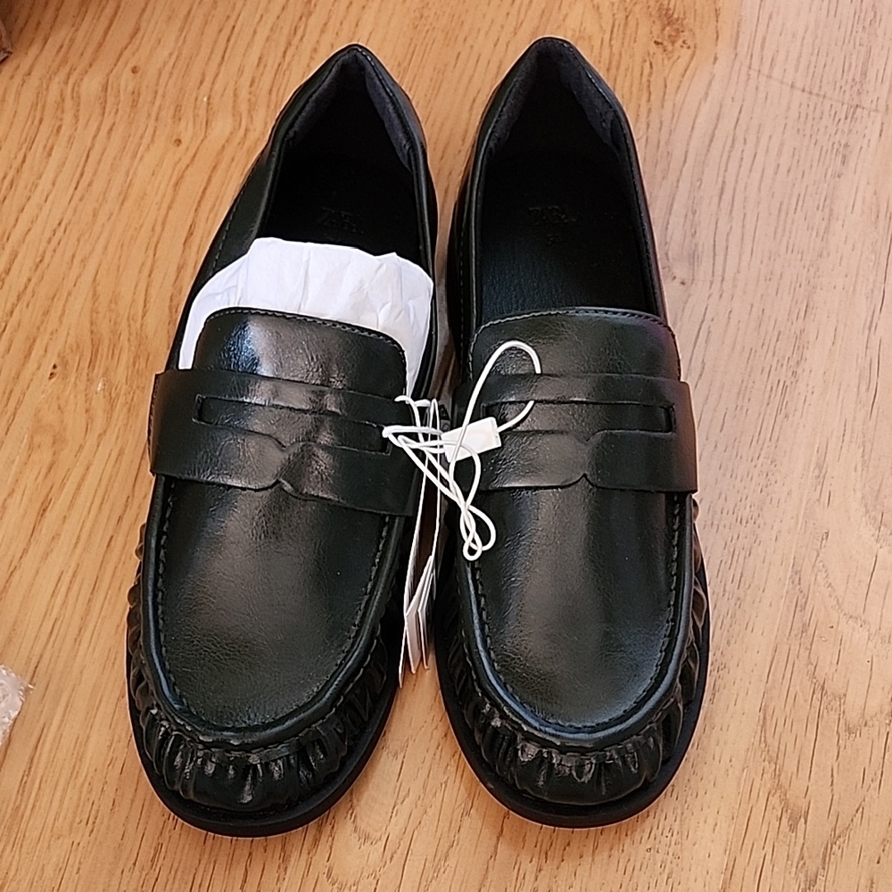 Zara Black Classic Leather Loafers with Moccasin Toe 34EUR/2.5US